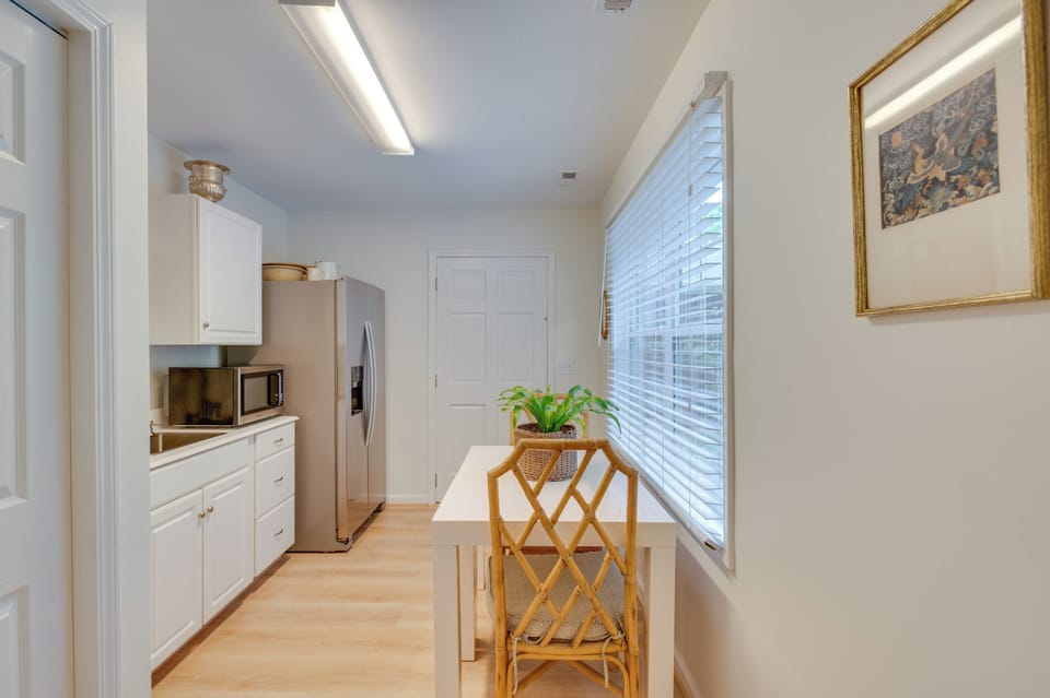 Kitchenette | Dining Table | Hot Plate | Microwave/Air Fryer Combo