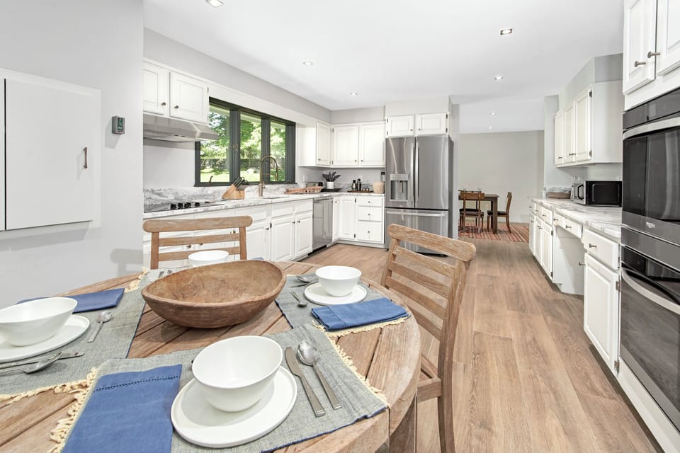 Eat-in kitchen area