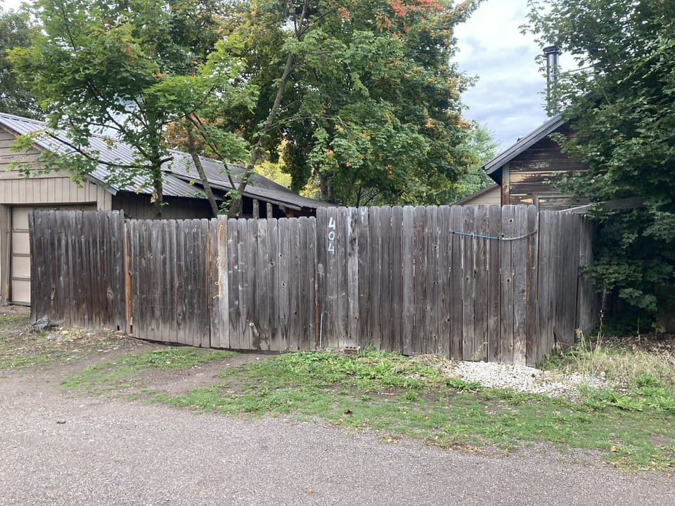 Rear gate