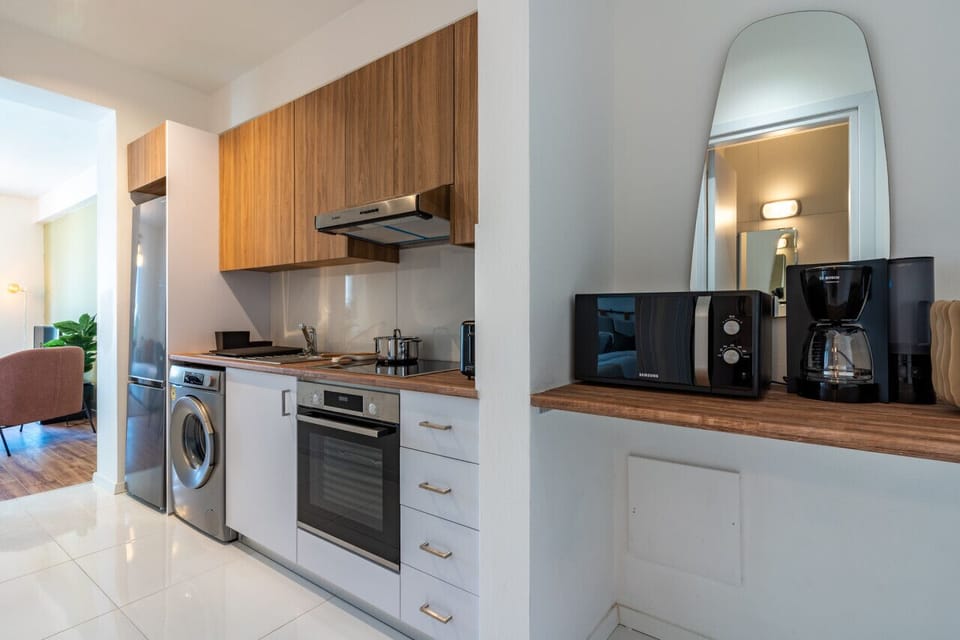 Full kitchen