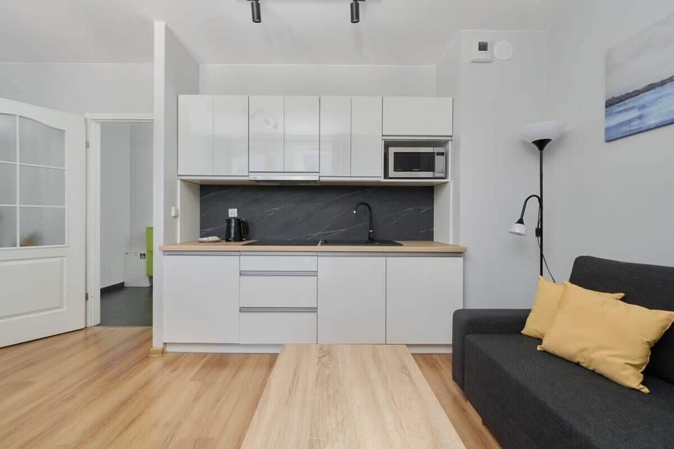 Another perspective of the kitchen and living space, showcasing the connection between the areas and a comfortable layout.

