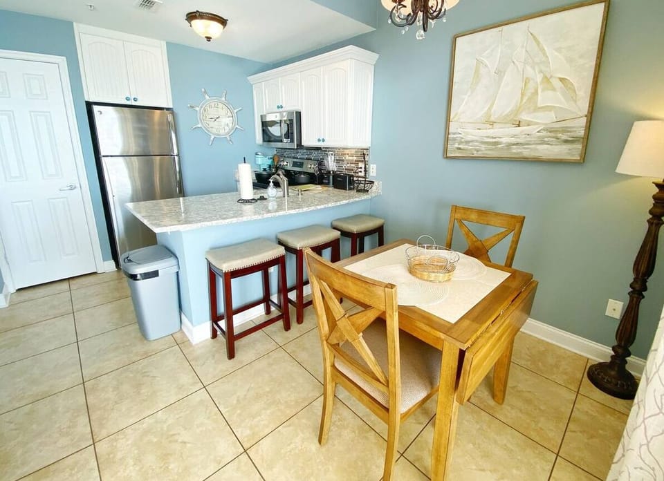 Dining/kitchen