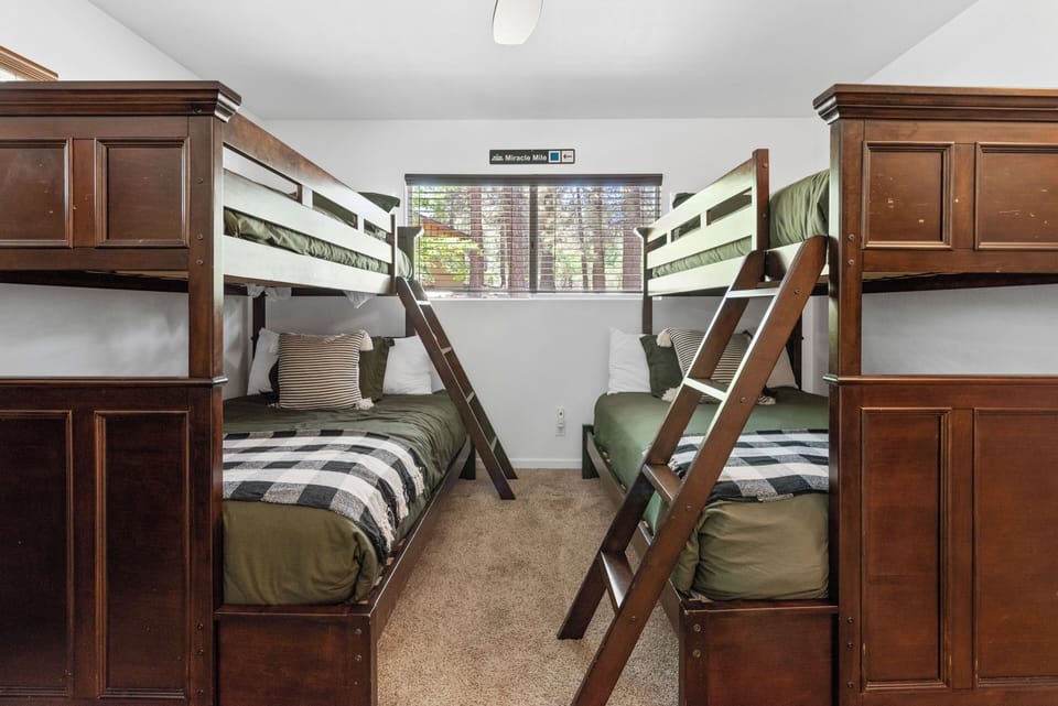 Bedroom 2 - Bedroom 2 – 2 Twin/Double Bunk Beds (4 ppl)