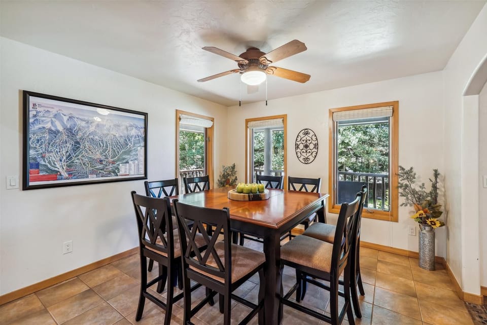 Dining Area - Legend Lake Lookout - Silverthorne Vacation Rental