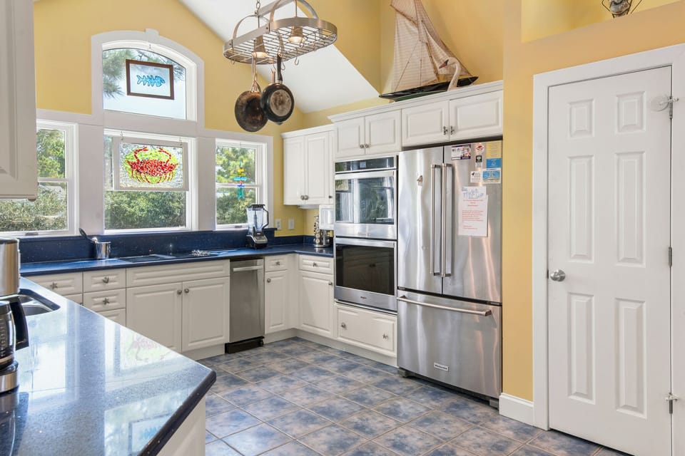 CL547: Animal House | Top Level Kitchen