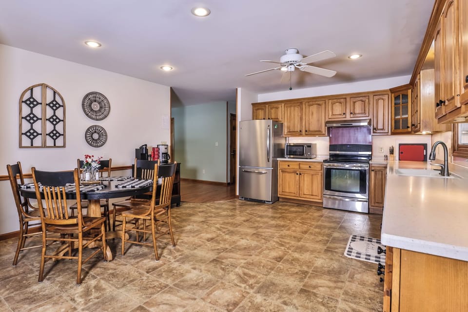 Wide open kitchen/dining room area