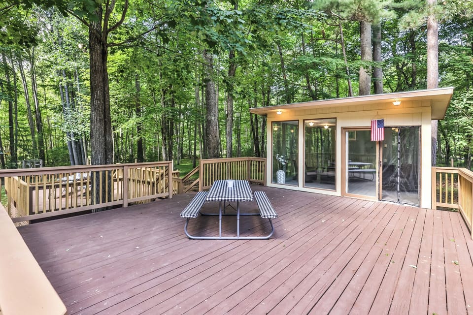 Wide open deck to enjoy the a morning coffee