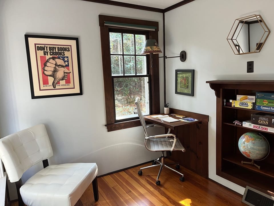 Pull out desk, chairs and games in Office/library.