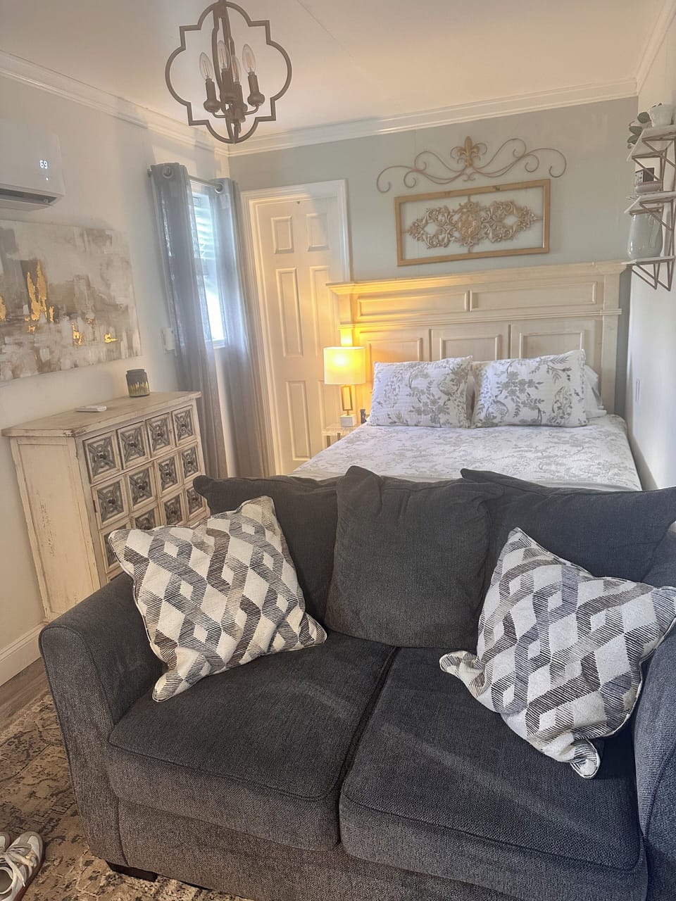 New queen platform bed