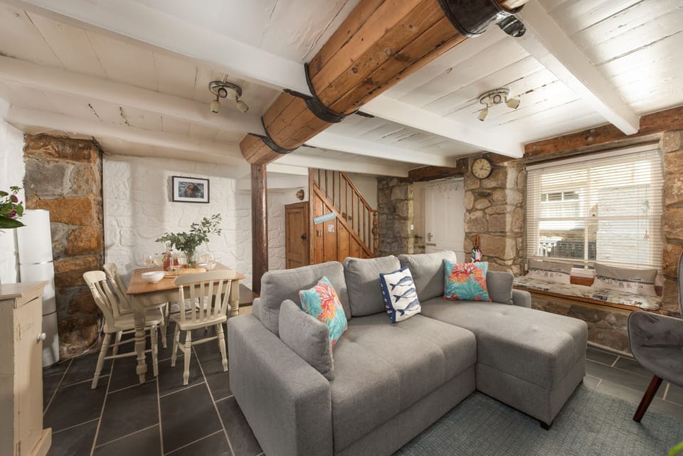 Living and dining areas - Old Arch Cottage, The Digey