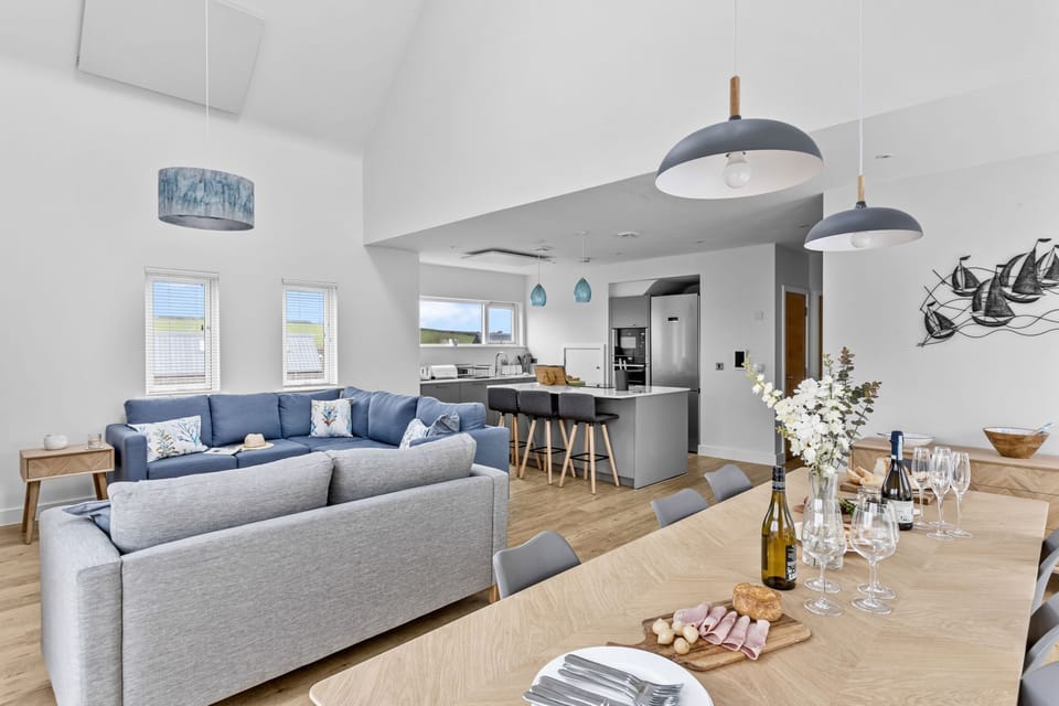 Dining table, living area and kitchen - 8 The Vista, Willingcott