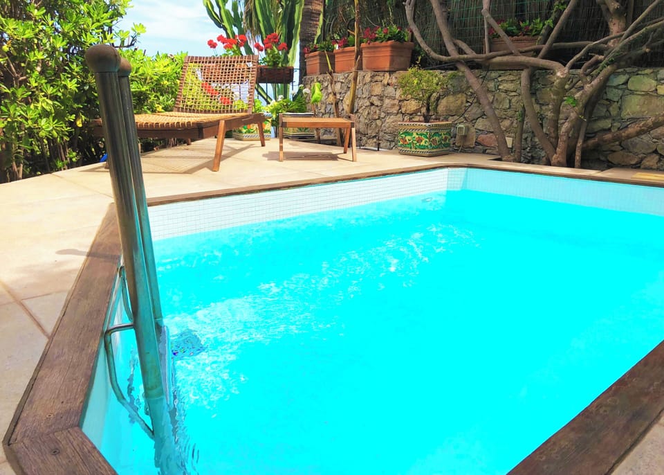 VILLA ELEONORA TAORMINA 
Sea View Small Private Pool 
ISOLA BELLA
