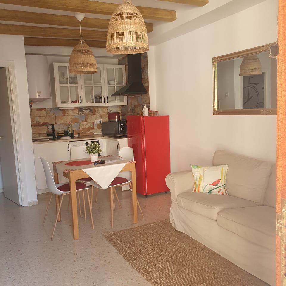 Lounge/Kitchen/TV/Dinner. 