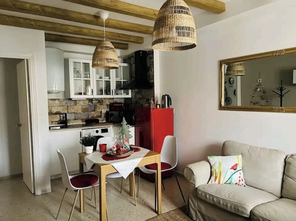 Lounge/Kitchen/TV/Dinner. 