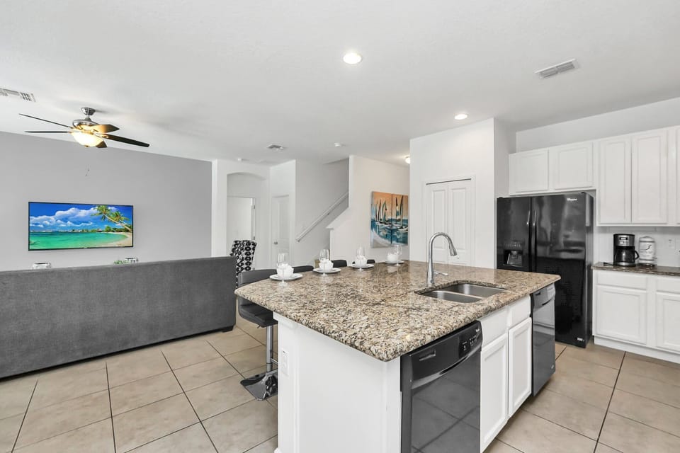 Spacious kitchen with a center island