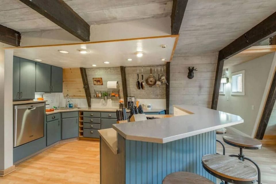 Recently remodeled modern kitchen!