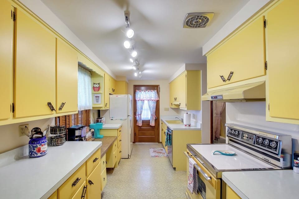 Kitchen | Drip & Keurig Coffee Makers | Electric Tea Kettle | Toaster