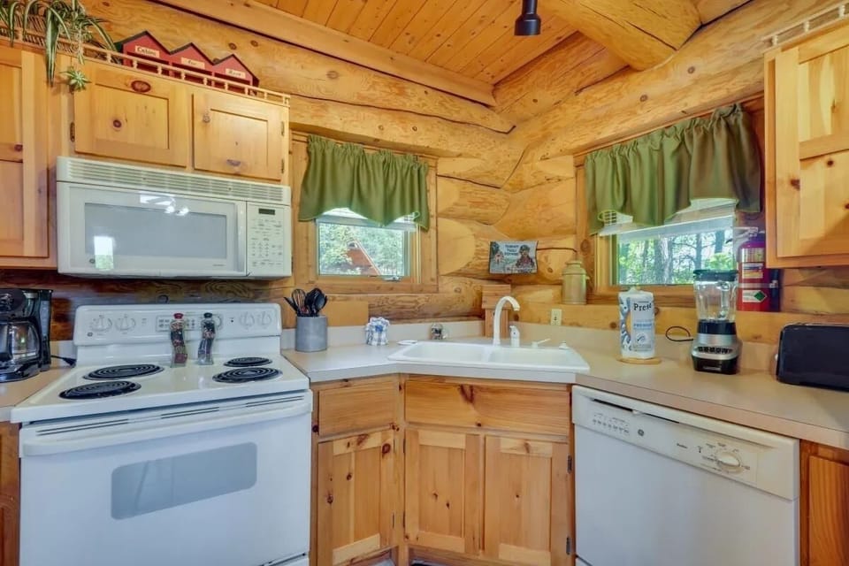 Indoors, Hardwood, Stained Wood, Microwave, Oven