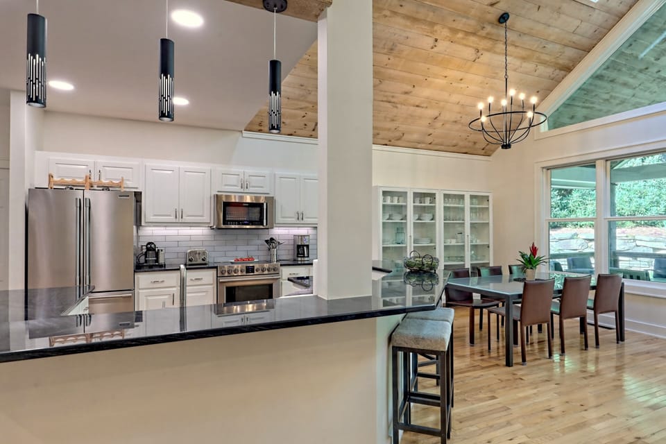 Dining room, kitchen, breakfast bar