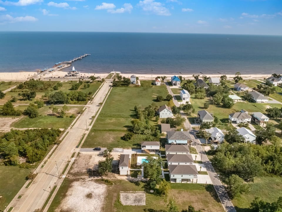 Areal view of the property to the beach