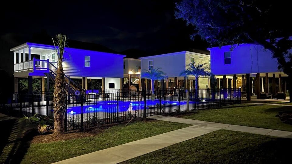 Courtyard view at night (1)