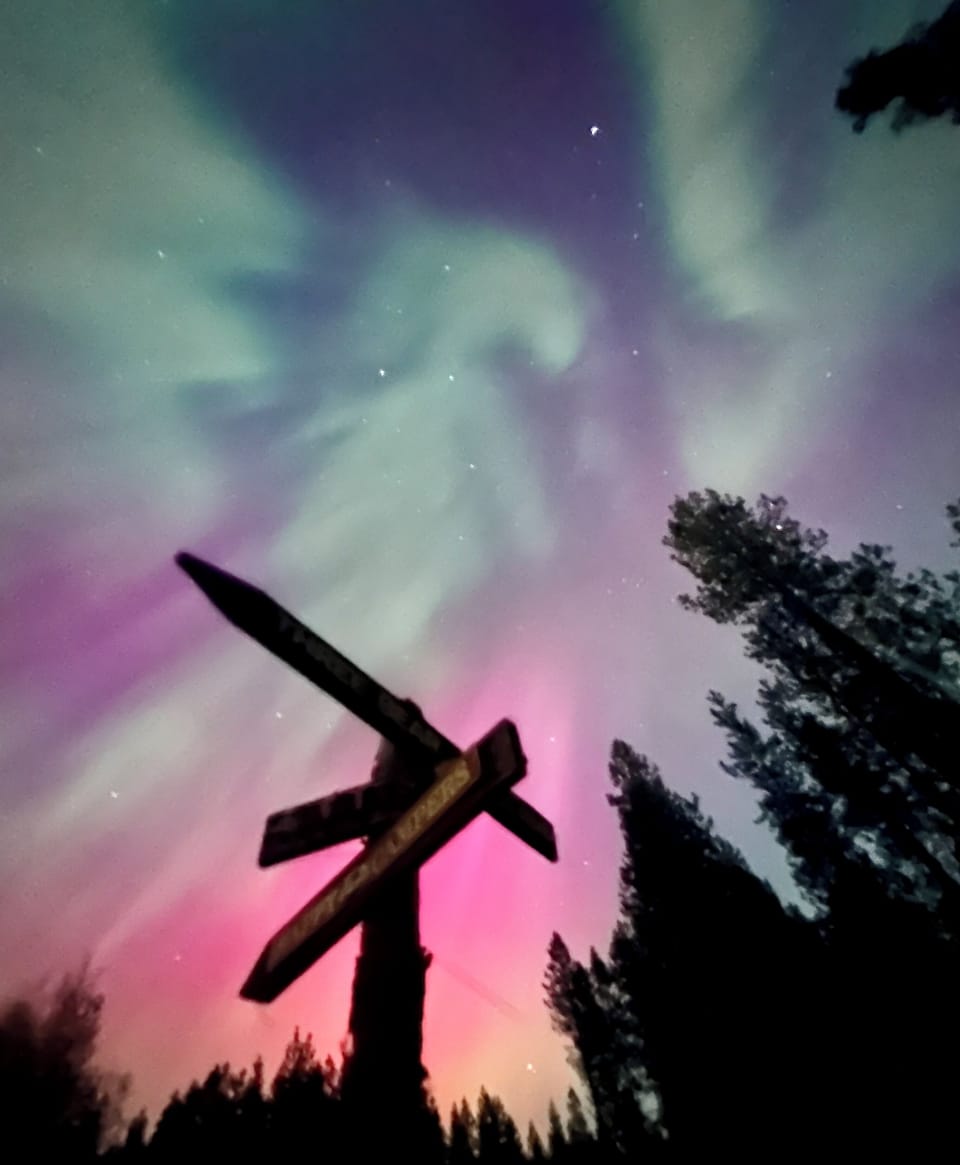 3BB driveway signpost viewed below Northern Lights. 
#DarkSkies #GNPNeighbor
