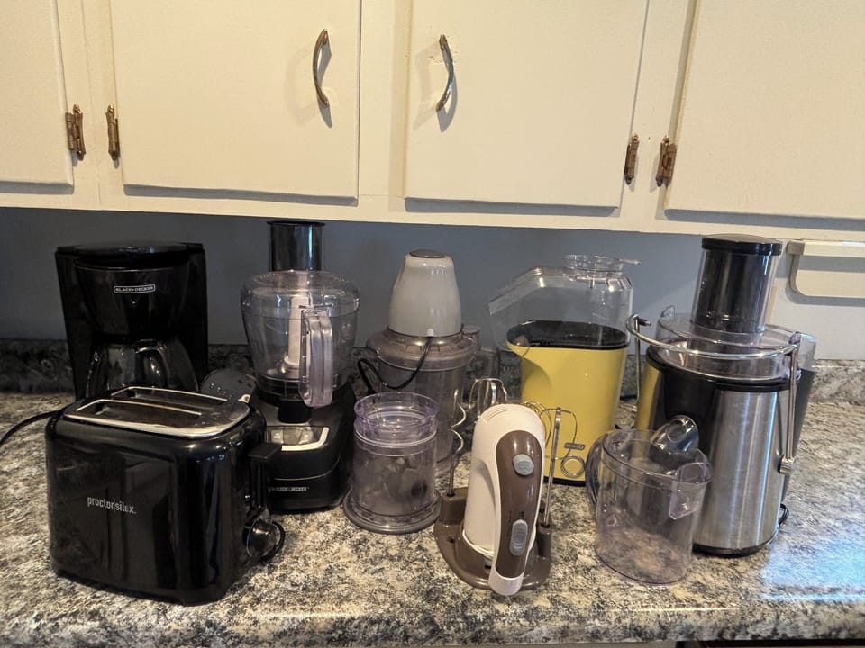 toaster, blender, air popper, hand mixer, ninja, juicer