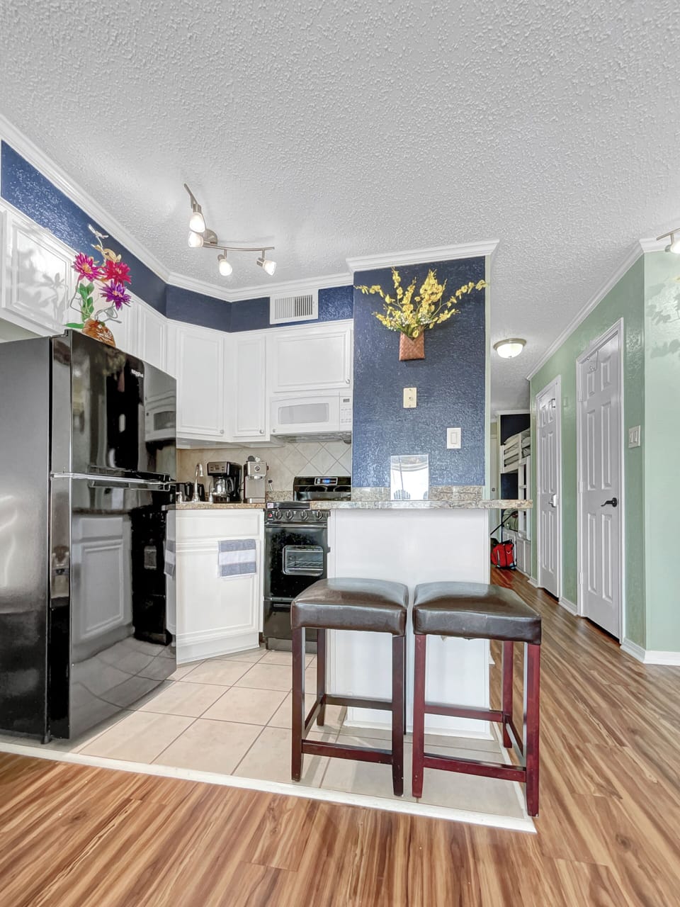 Full of surprises. Cook, bake or coffee area.