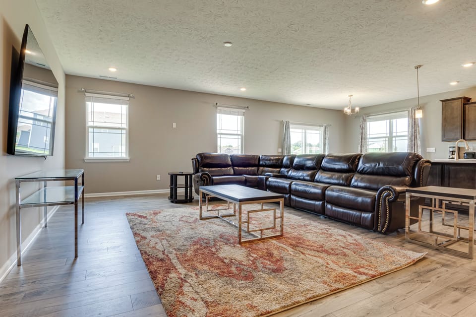 Living Room | Free WiFi | Smart TV | Central A/C