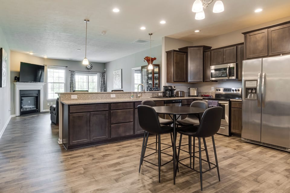 Kitchen | Coffee Maker (Coffee Provided) | Toaster | Dishwasher