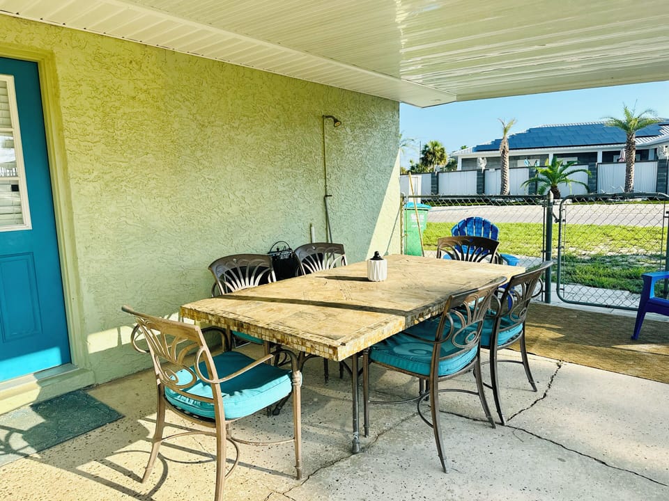 Outdoor dining