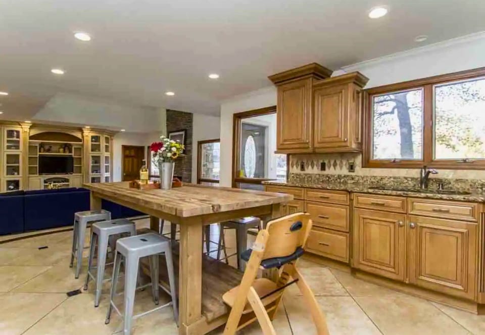 The Island Offers Lots of Counter Space, Perfect for Cooking/Serving a Crowd and Has a High Chair so your Little Ones can Help Cook too!