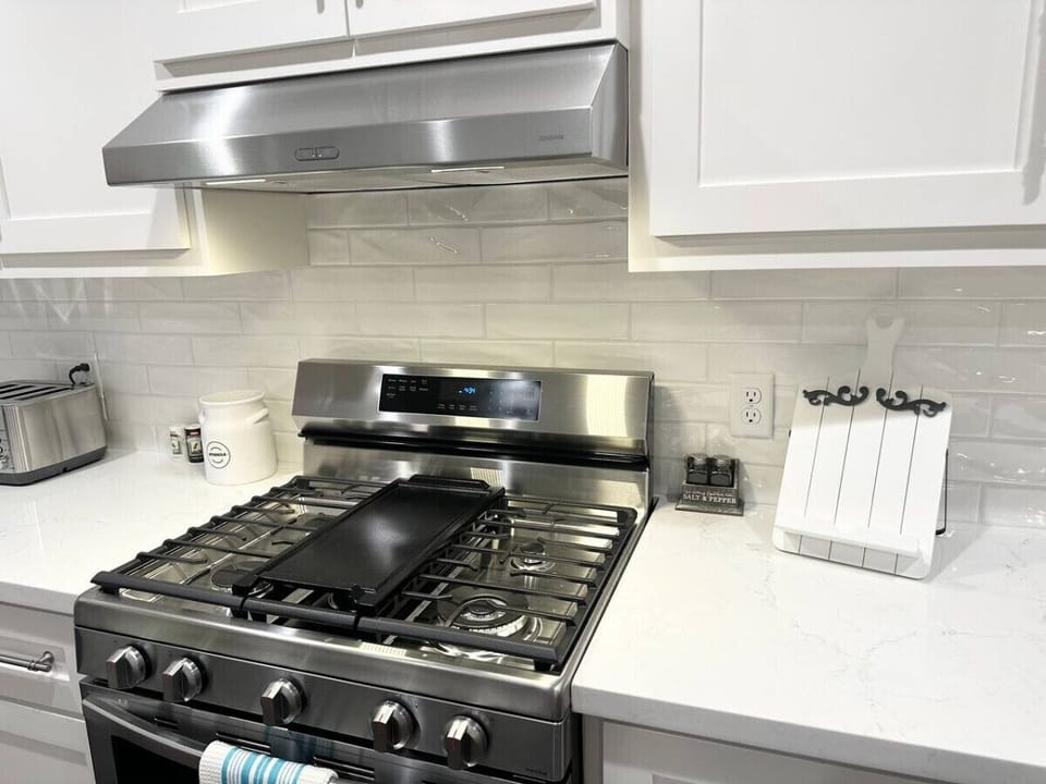 Gas stove with griddle~