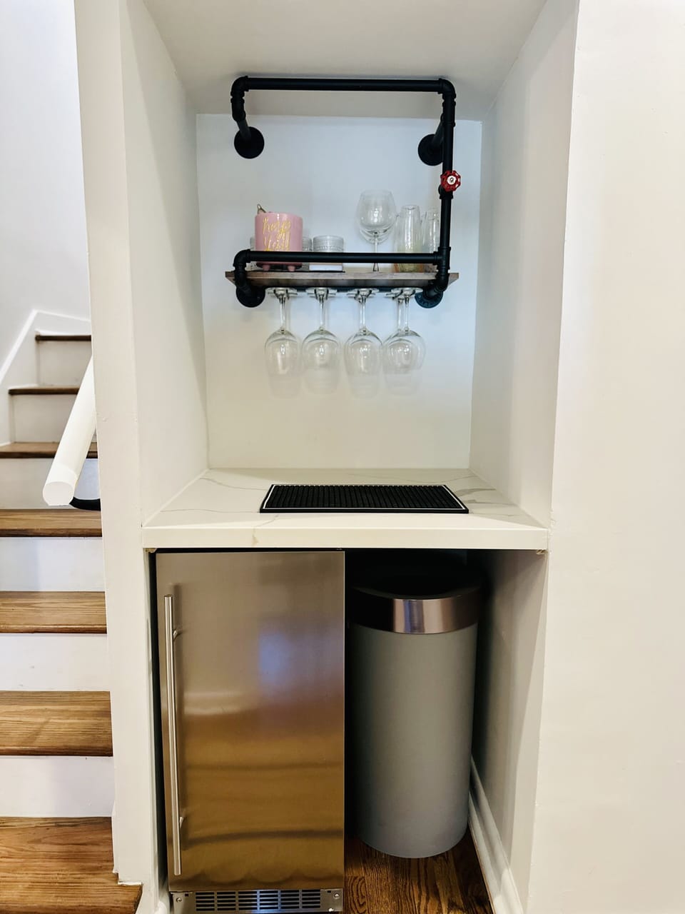 Wet Bar with Ice Machine 