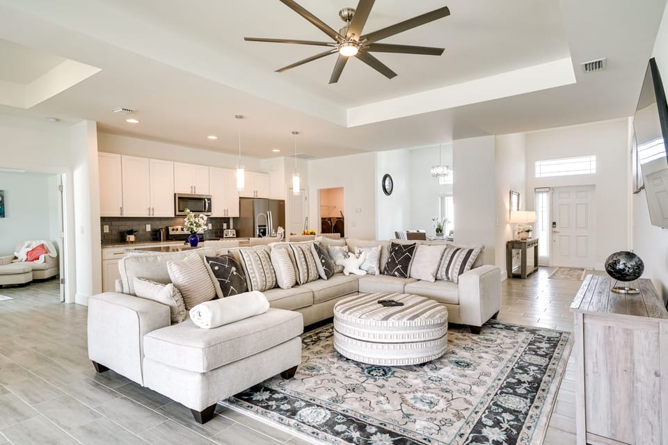 Living Room | Smart TV | Central A/C
