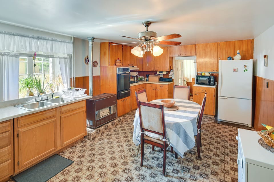 Dining Area | Kitchen