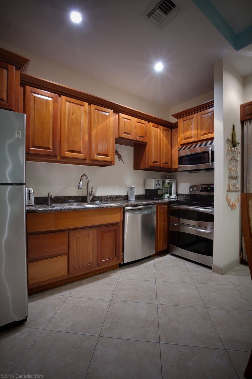 Full kitchen