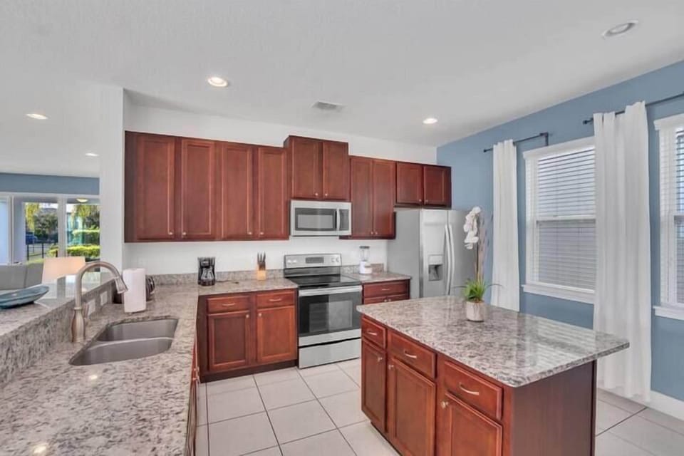 Whether you're prepping theme park snacks or a family dinner, this kitchen has everything you need.
