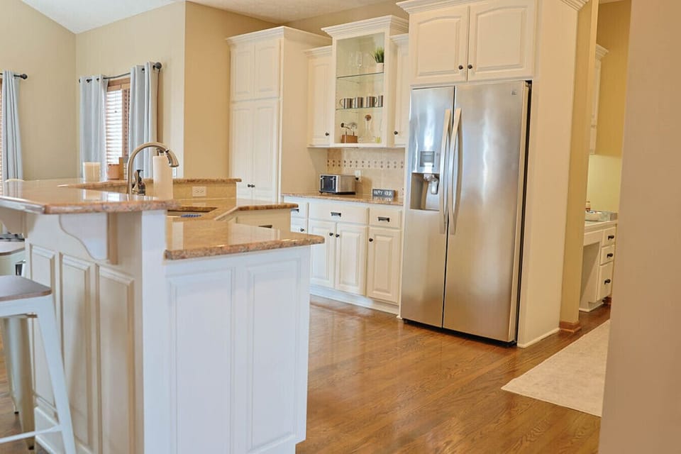 Main level - Kitchen