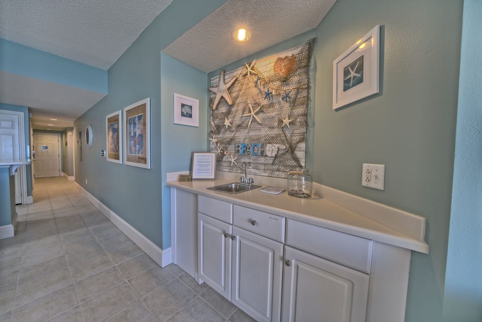 Wet Bar!!!