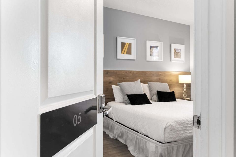 Our "One of a kind" rooms in Orlando count with the Unique feeling of being at home, but with a "touch" & privacy of a nice hotel.