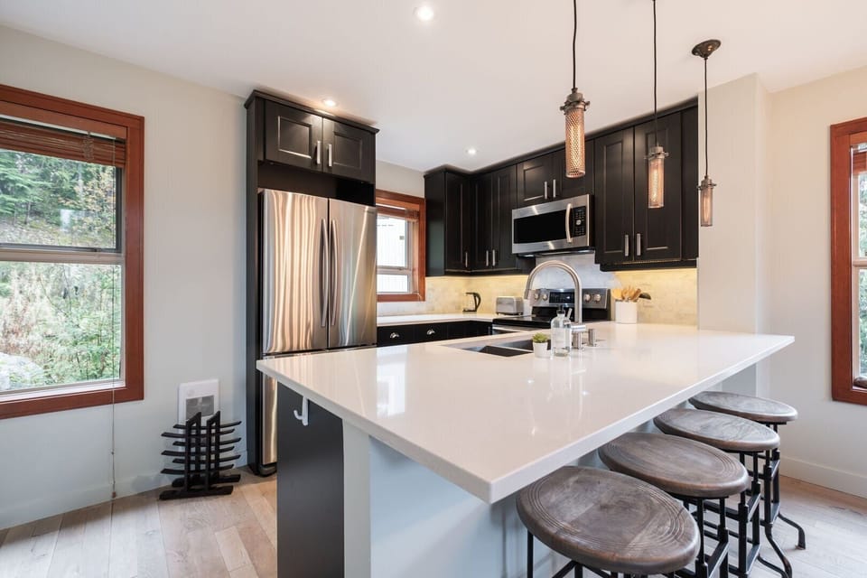 Full kitchen: Breakfast bar