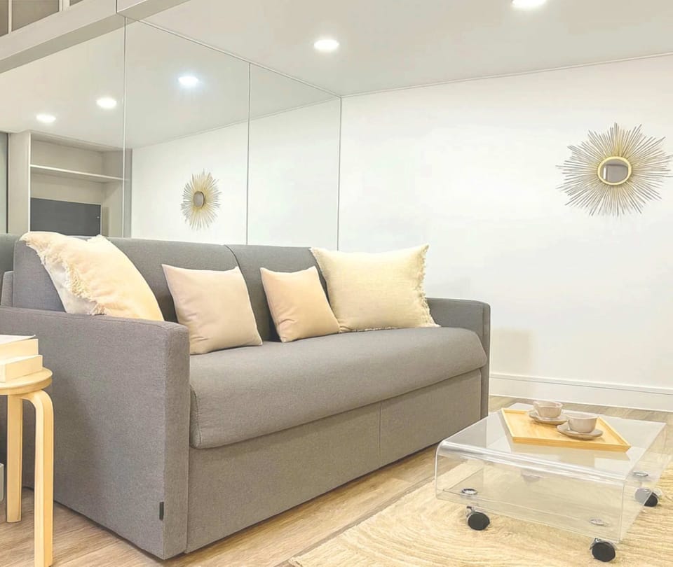 Spacious Living in a Paris Studio Near the Tuileries Gardens