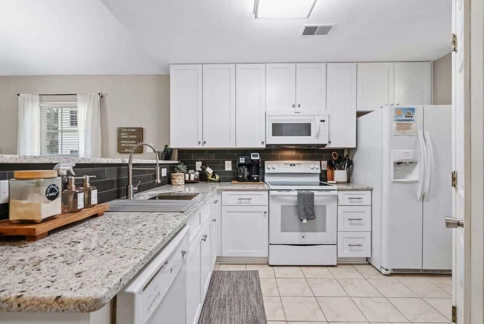 Newly Renovated Kitchen