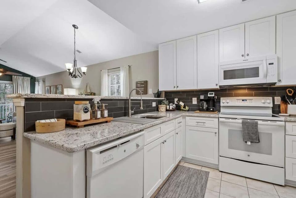 Fully Stocked Kitchen