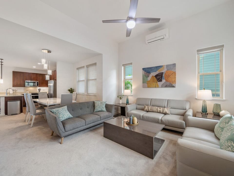 Your Hawaiian dream vacation starts here! Get comfortable with beautiful views throughout the home.