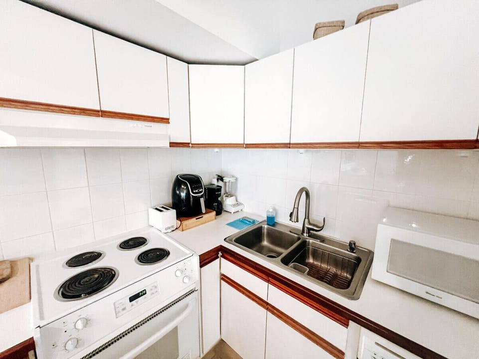 Fully Stocked Kitchen Ready for Your Culinary Adventures