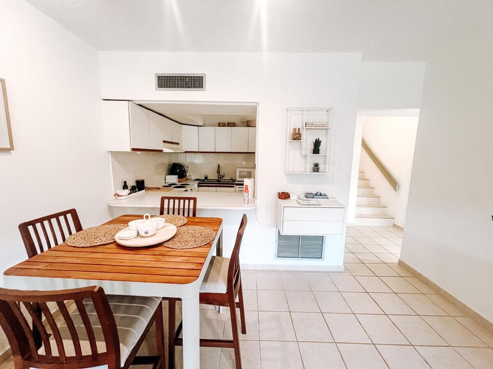 Cozy Dining Space for Memorable Meals Together