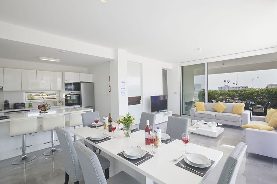 Dining Area with table and chairs to seat 6 people