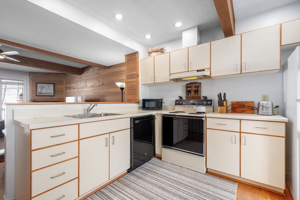 Full Kitchen